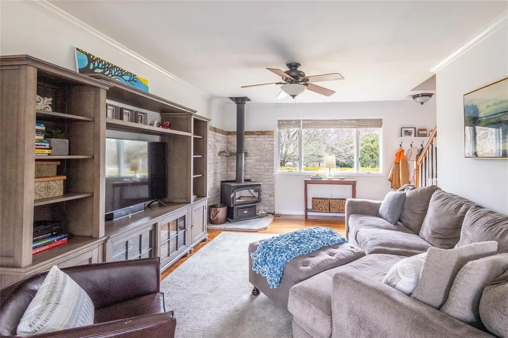 4 Rider Lane Shoreham NY 11786
