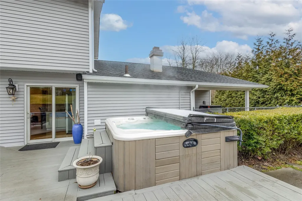 4 Rider Lane Shoreham NY 11786
