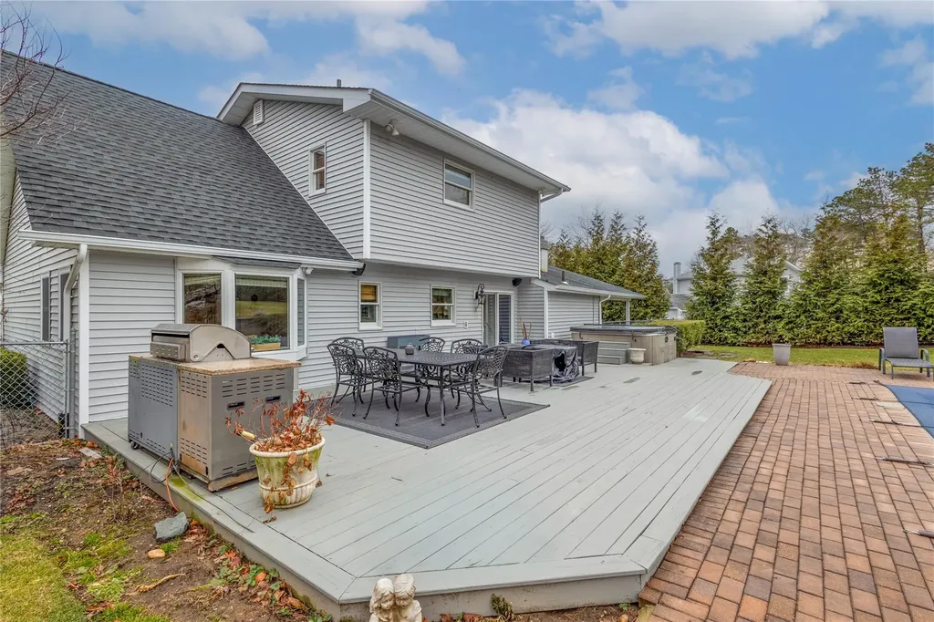 4 Rider Lane Shoreham NY 11786