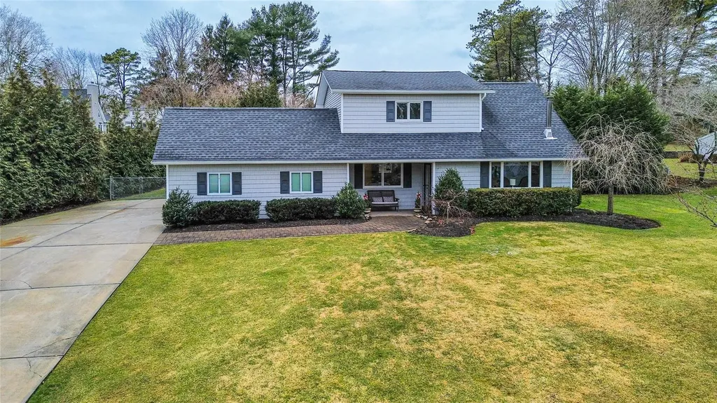 4 Rider Lane Shoreham NY 11786