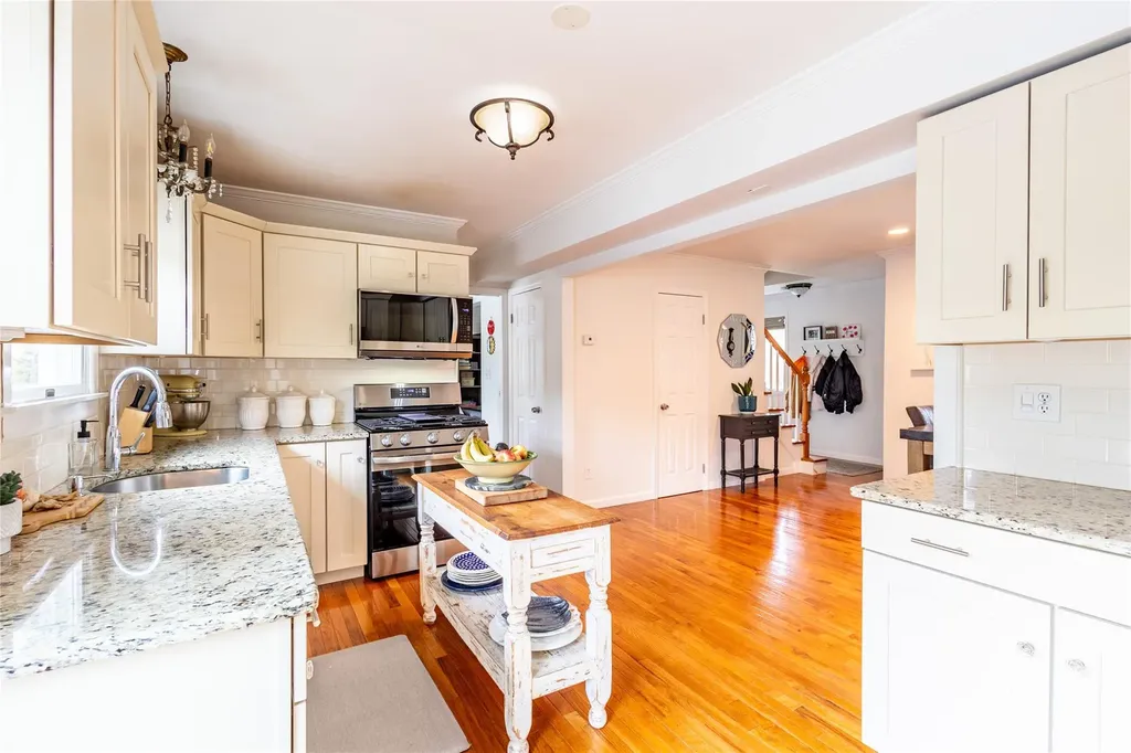 4 Rider Lane Shoreham NY 11786