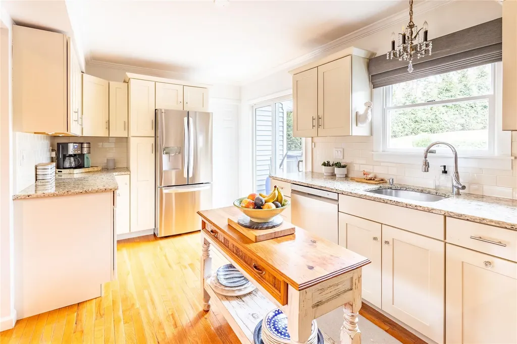 4 Rider Lane Shoreham NY 11786