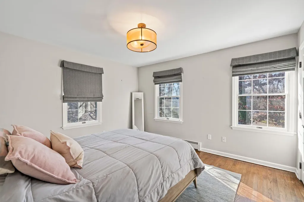 15 Glen Way Cold Spring Harbor NY 11724