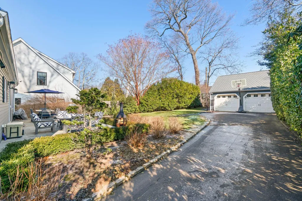 15 Glen Way Cold Spring Harbor NY 11724