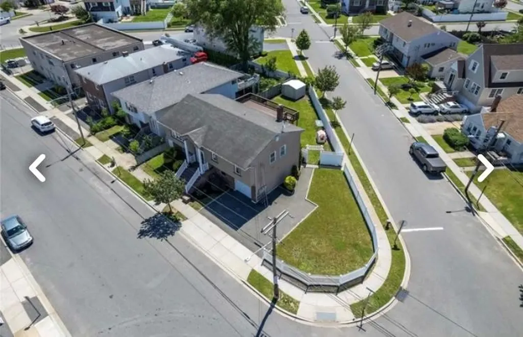 4431 Broadway Island Park NY 11558