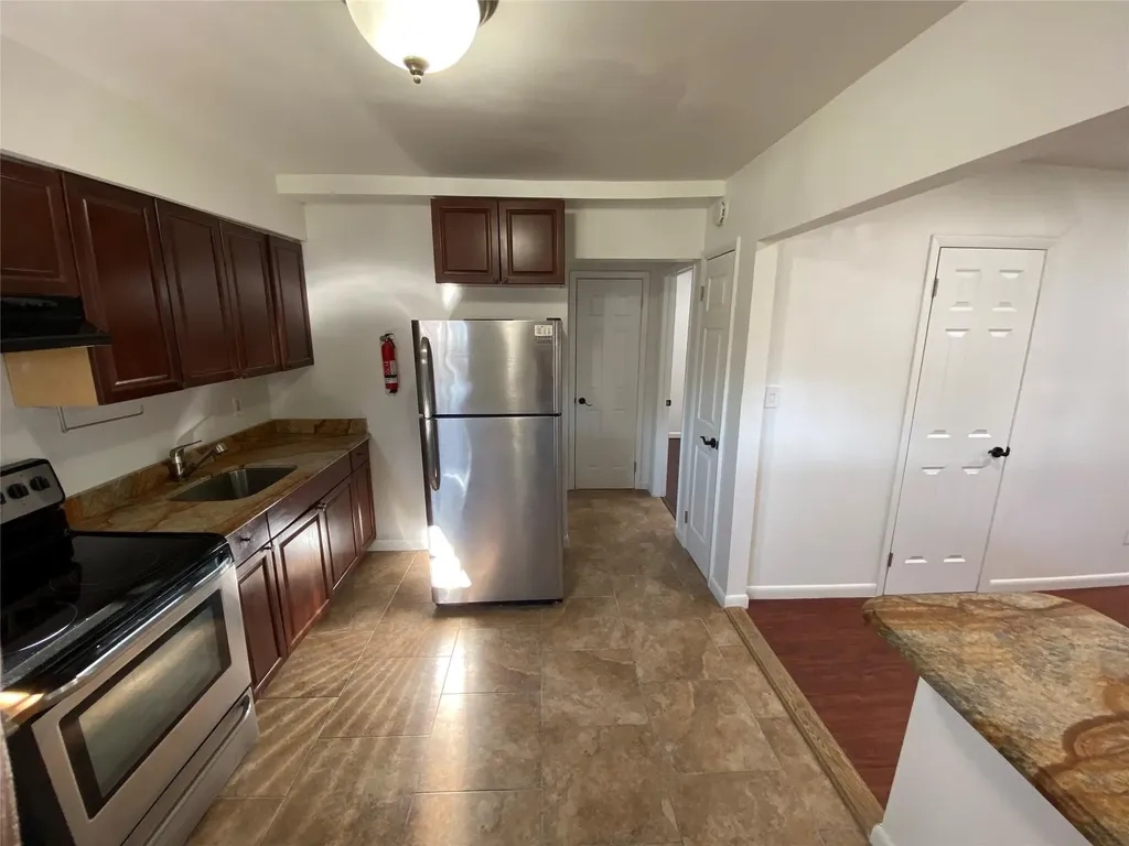 4431 Broadway Island Park NY 11558