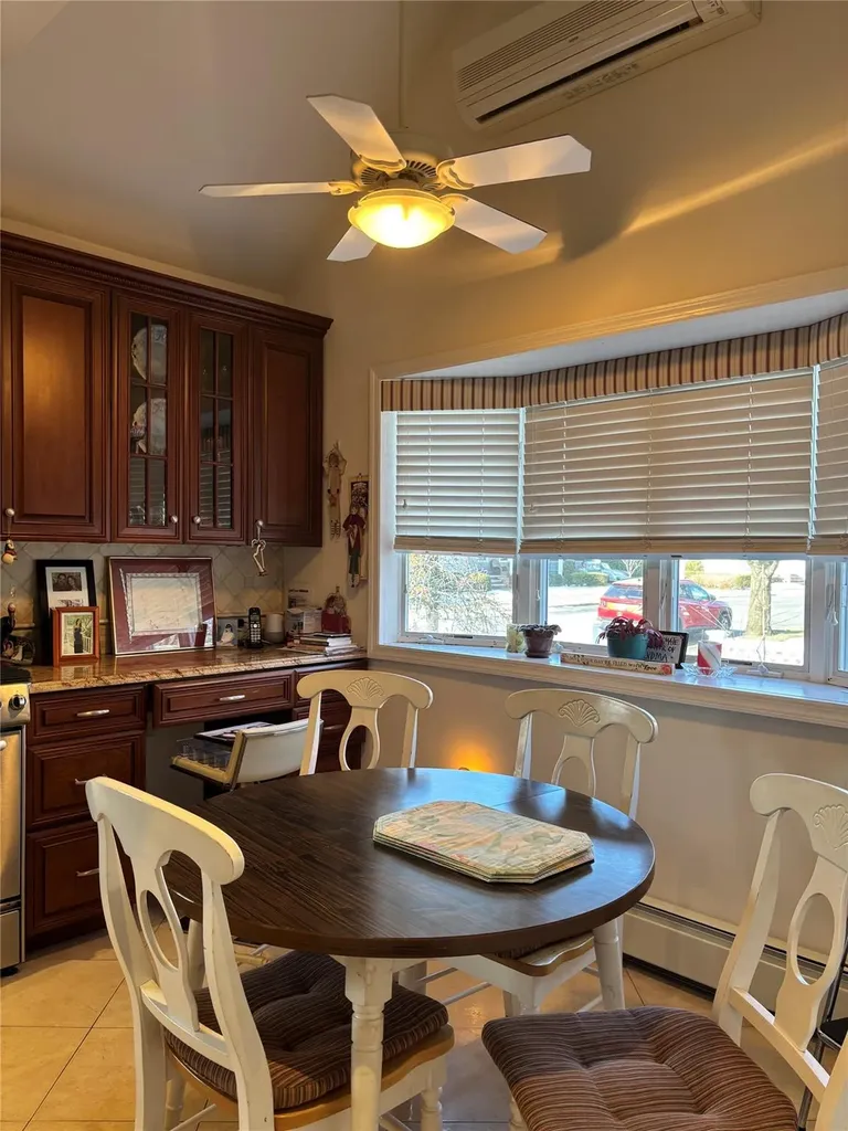 2902 Arnold Avenue Oceanside NY 11572