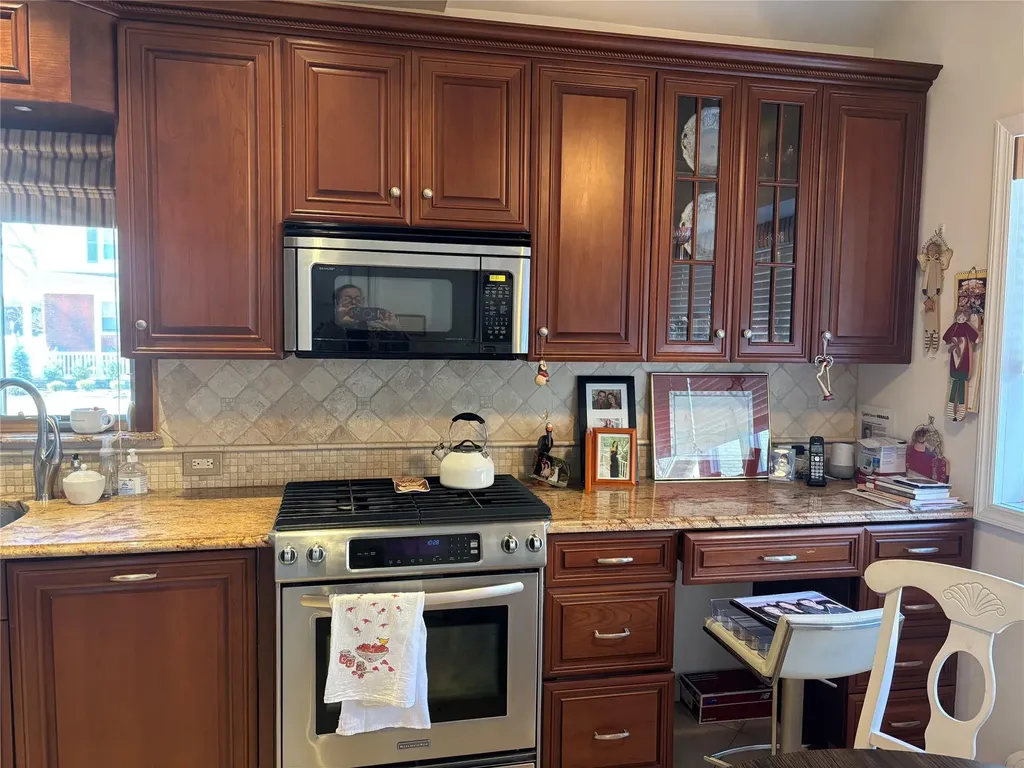 2902 Arnold Avenue Oceanside NY 11572