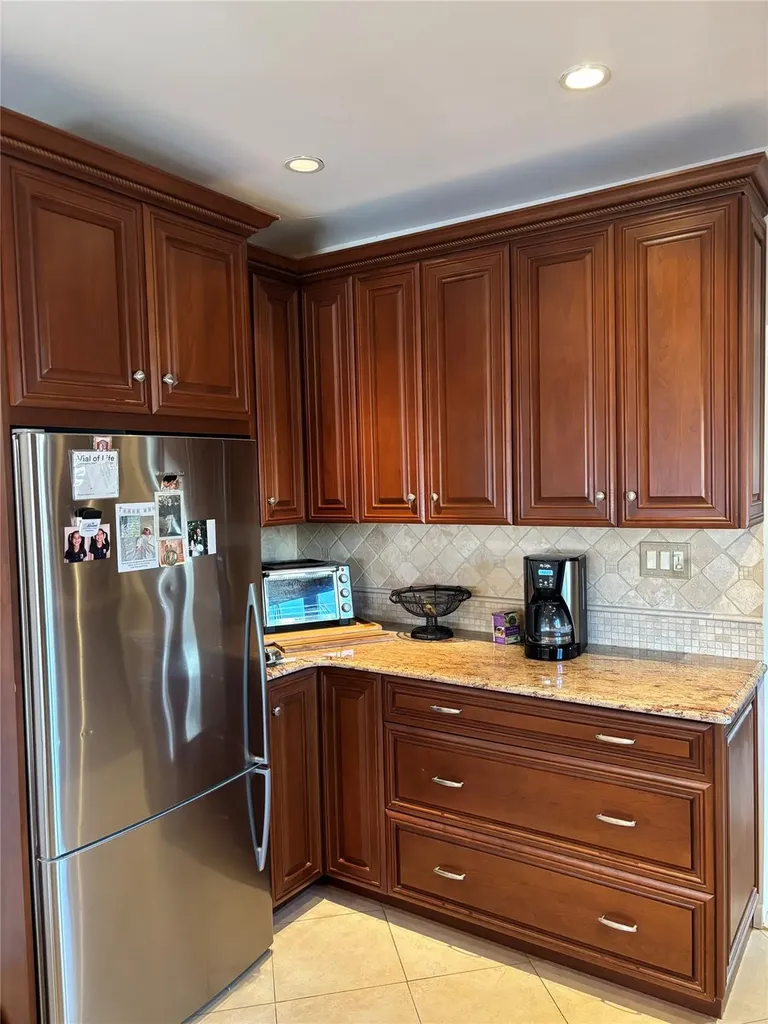2902 Arnold Avenue Oceanside NY 11572