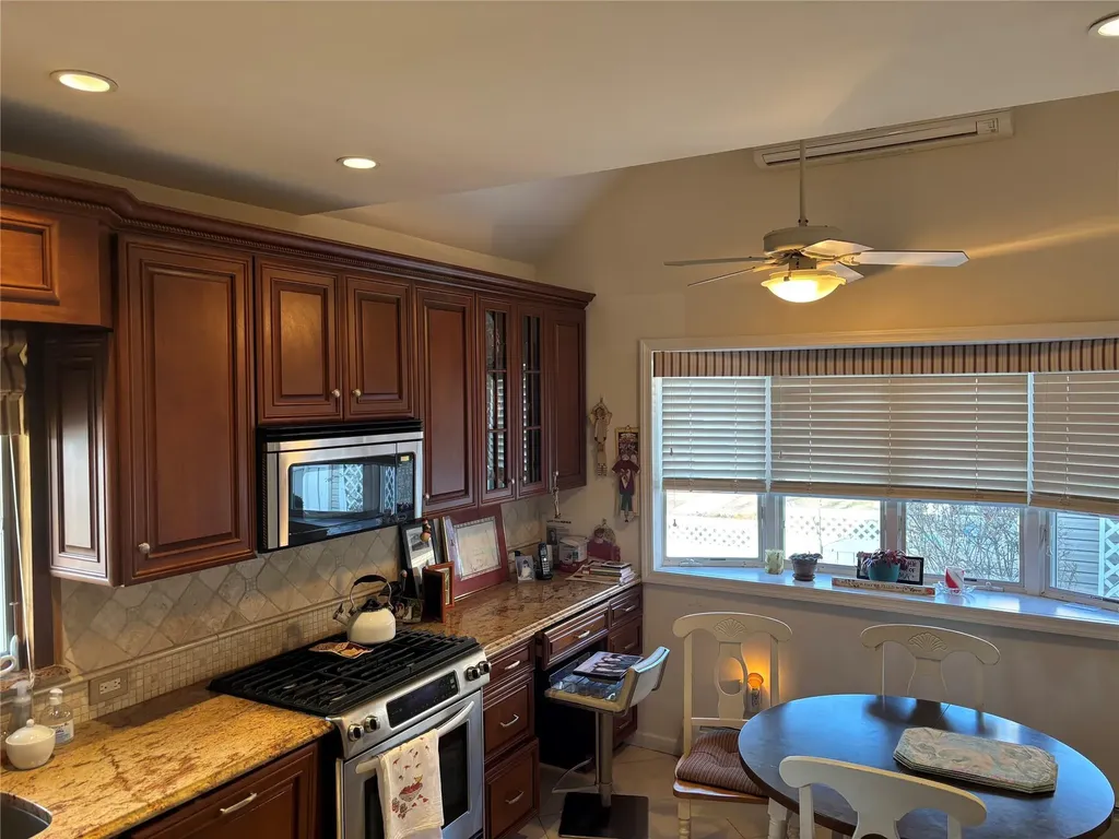 2902 Arnold Avenue Oceanside NY 11572