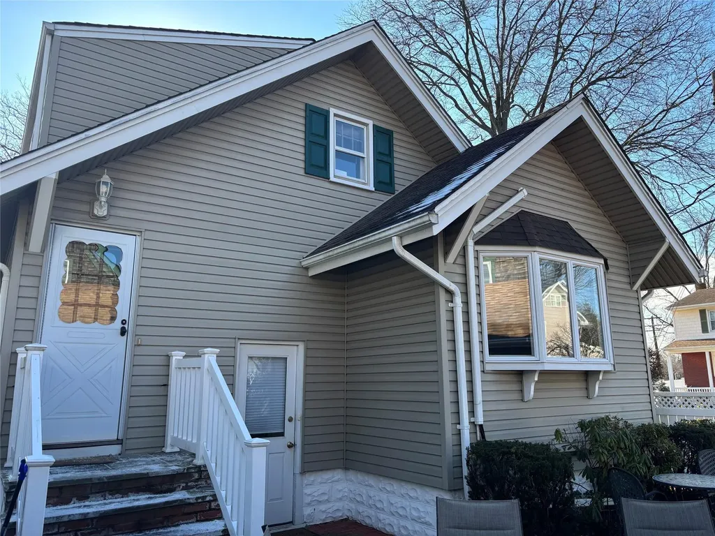 2902 Arnold Avenue Oceanside NY 11572