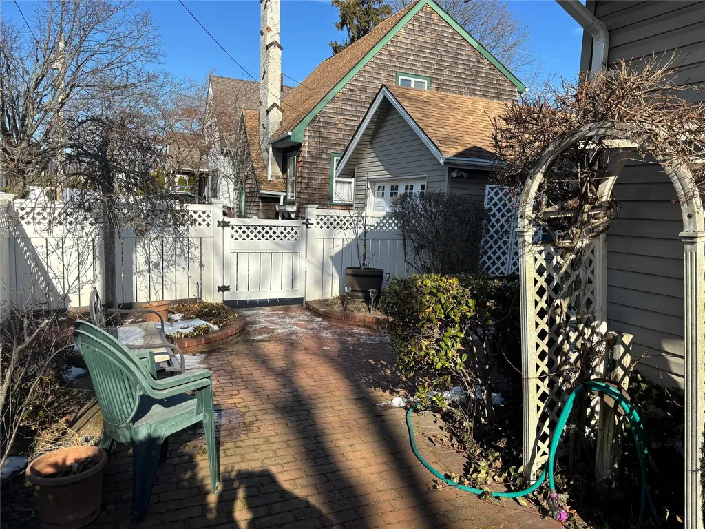 2902 Arnold Avenue Oceanside NY 11572