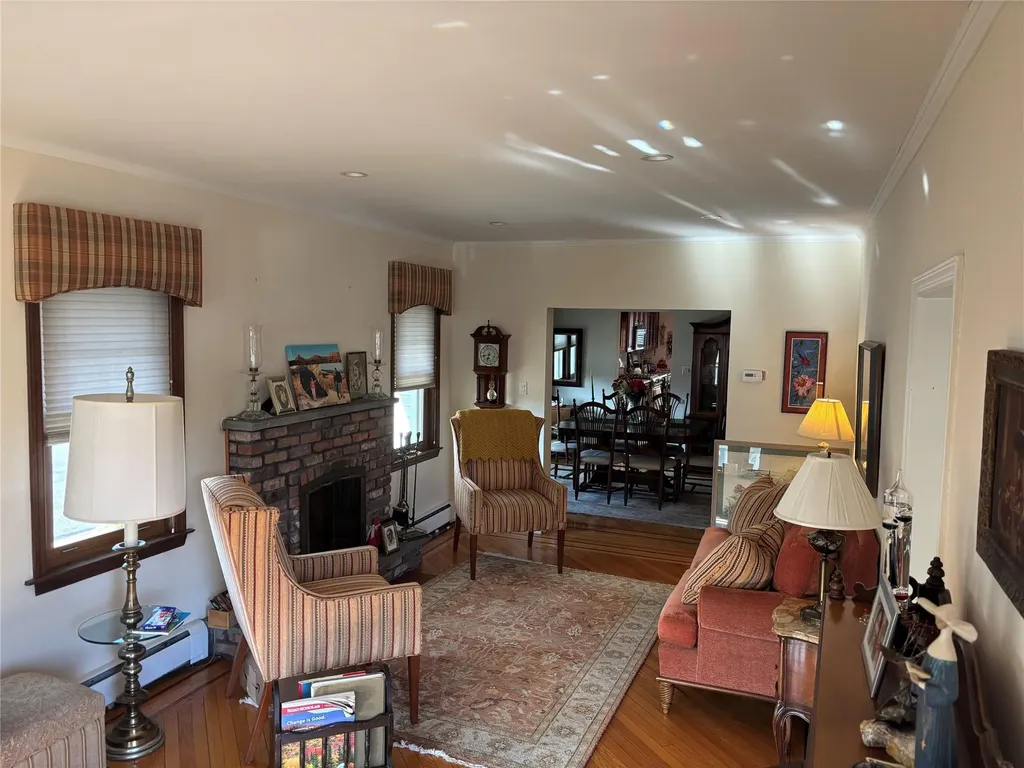 2902 Arnold Avenue Oceanside NY 11572