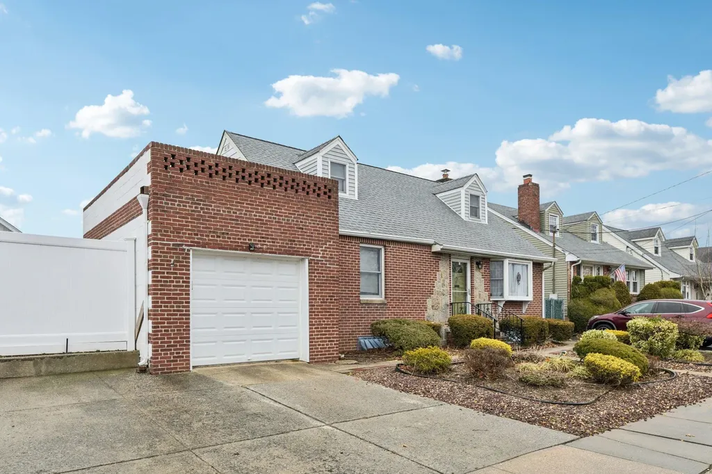 156 Jerome Avenue Mineola NY 11501