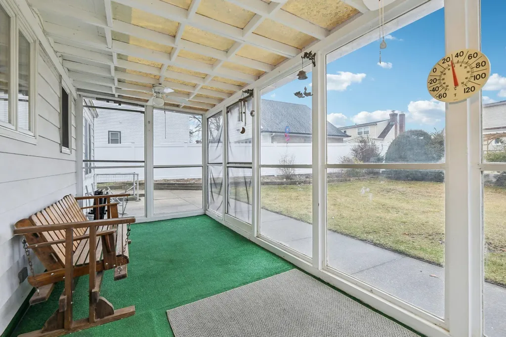 156 Jerome Avenue Mineola NY 11501