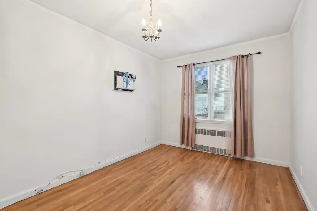 156 Jerome Avenue Mineola NY 11501