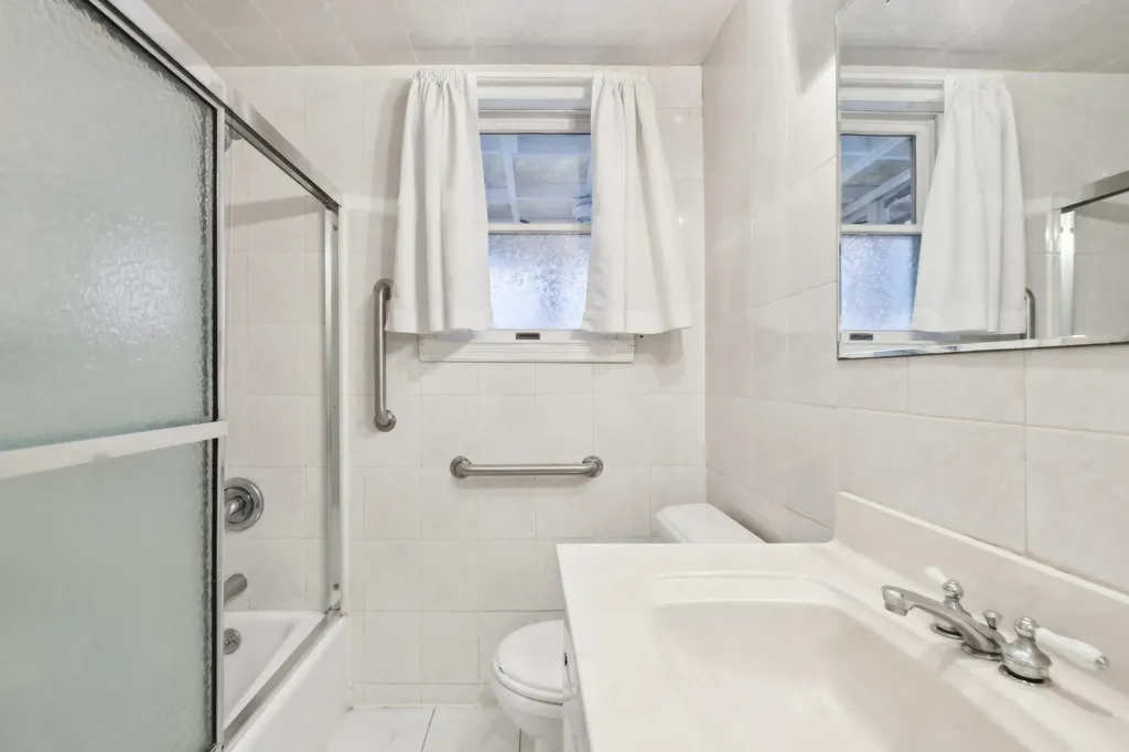 156 Jerome Avenue Mineola NY 11501
