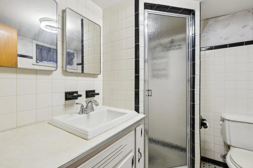 156 Jerome Avenue Mineola NY 11501