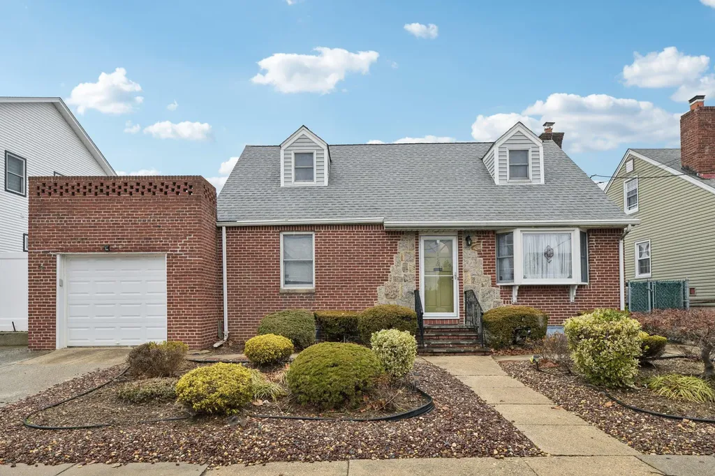 156 Jerome Avenue Mineola NY 11501