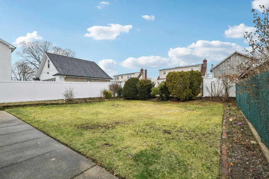 156 Jerome Avenue Mineola NY 11501
