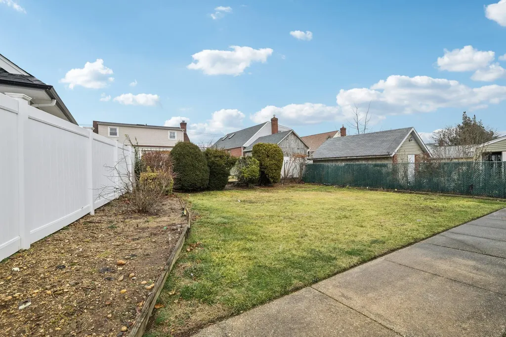 156 Jerome Avenue Mineola NY 11501