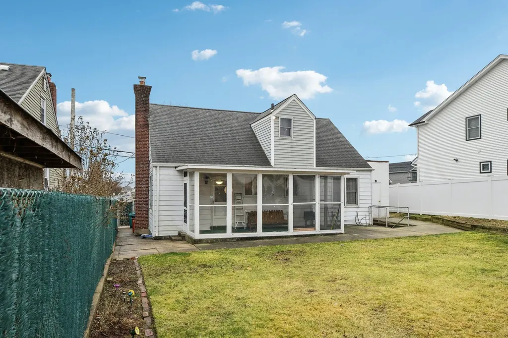 156 Jerome Avenue Mineola NY 11501