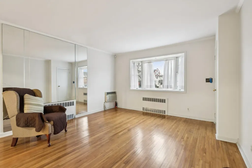 156 Jerome Avenue Mineola NY 11501