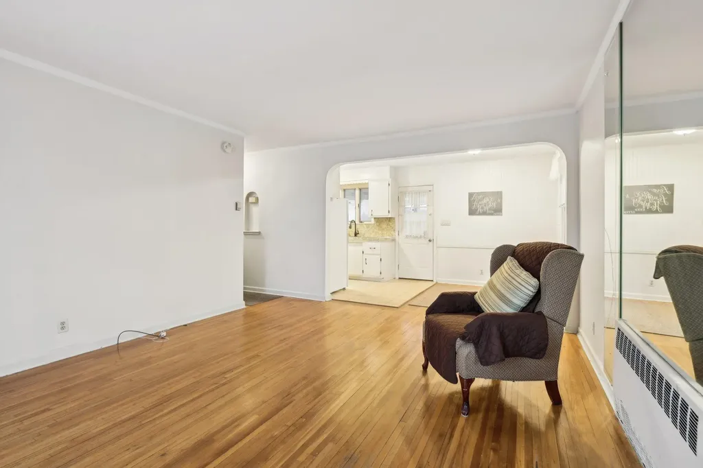 156 Jerome Avenue Mineola NY 11501