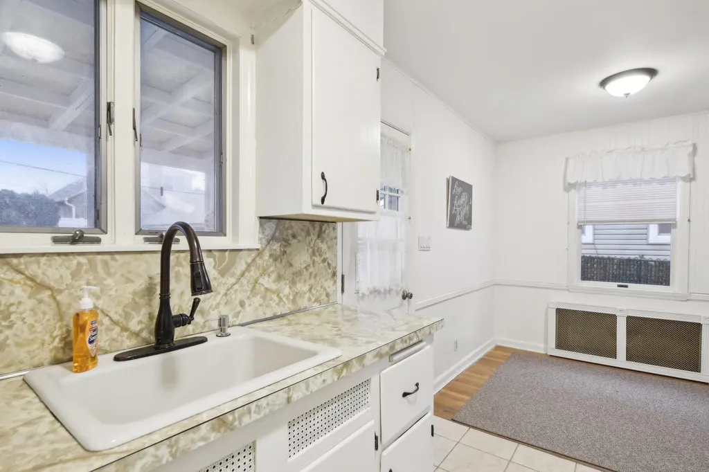 156 Jerome Avenue Mineola NY 11501