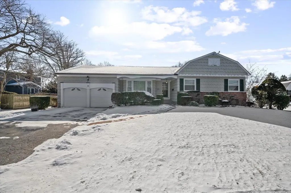 10 Angela Lane Bay Shore NY 11706