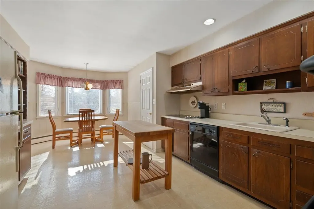 10 Angela Lane Bay Shore NY 11706