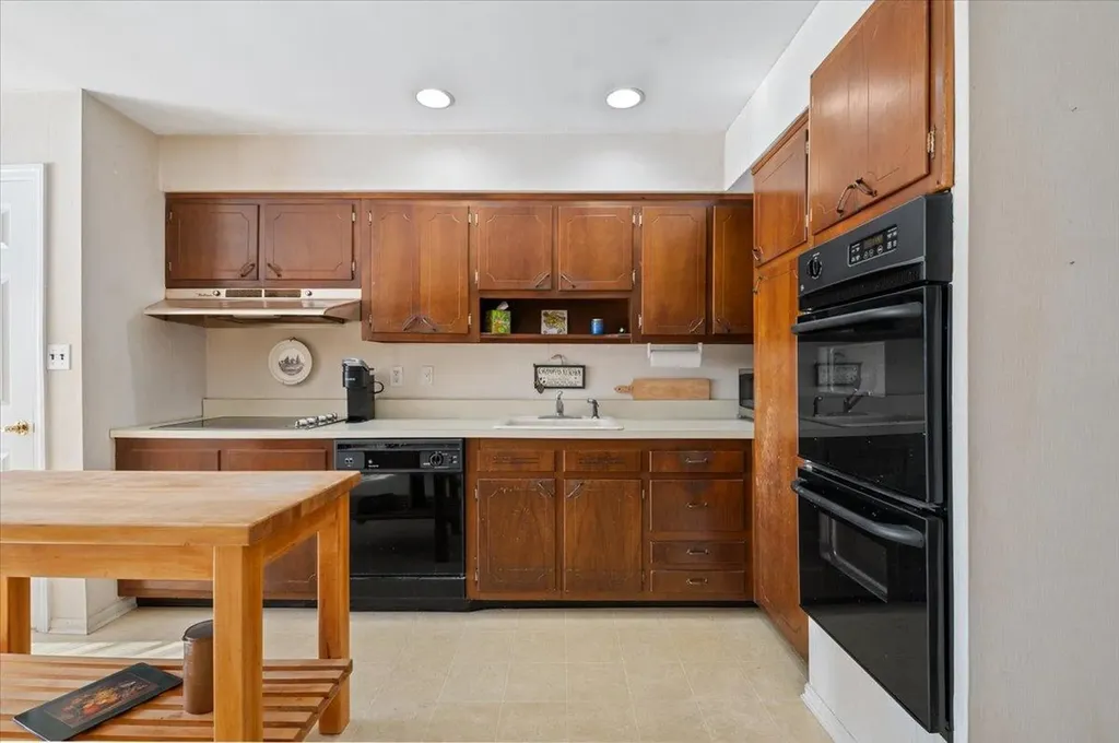 10 Angela Lane Bay Shore NY 11706