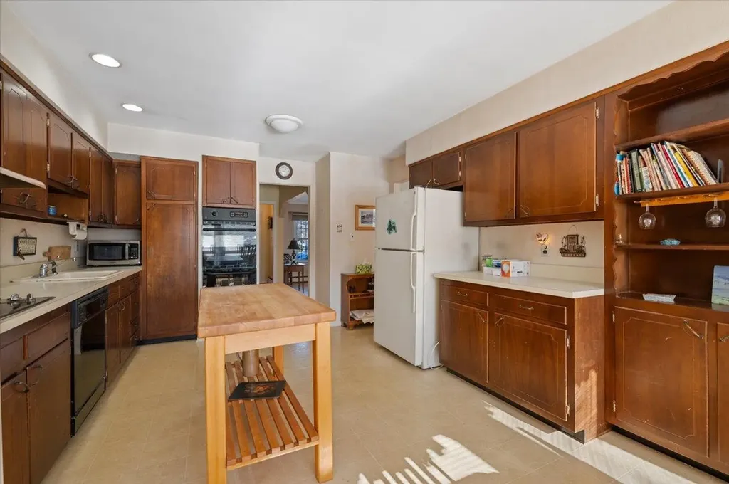 10 Angela Lane Bay Shore NY 11706