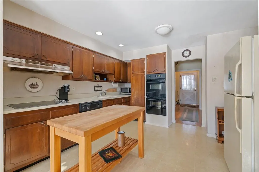 10 Angela Lane Bay Shore NY 11706