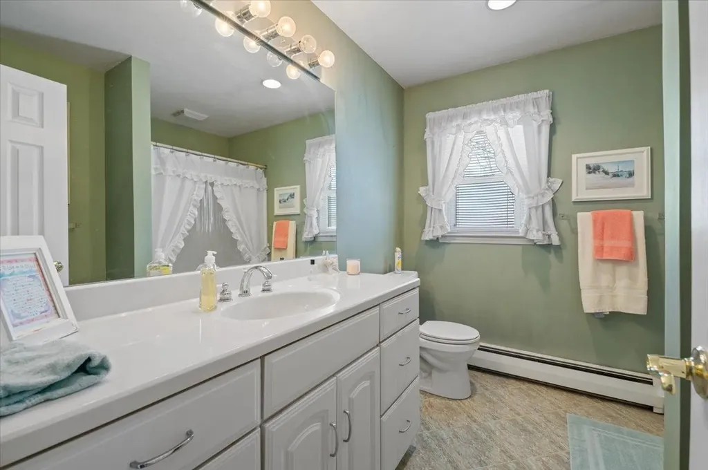 10 Angela Lane Bay Shore NY 11706