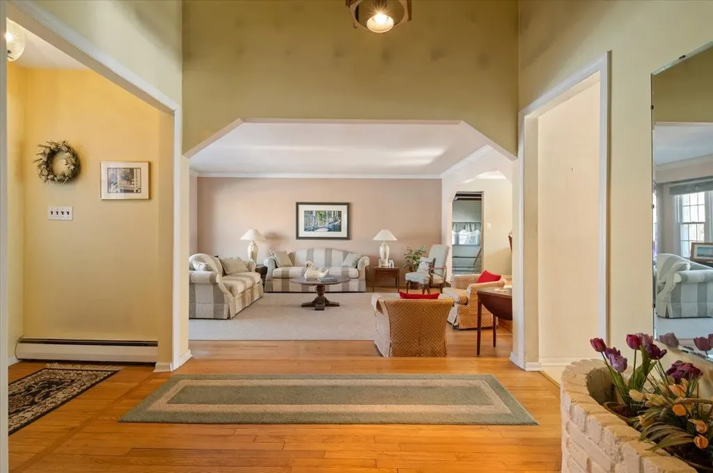 10 Angela Lane Bay Shore NY 11706