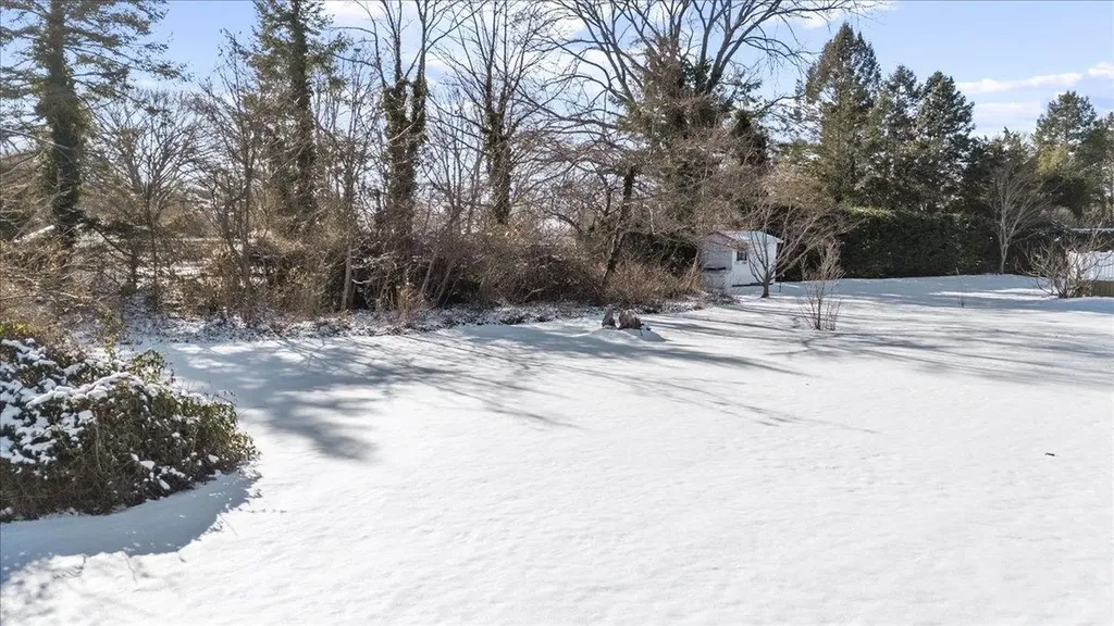 10 Angela Lane Bay Shore NY 11706