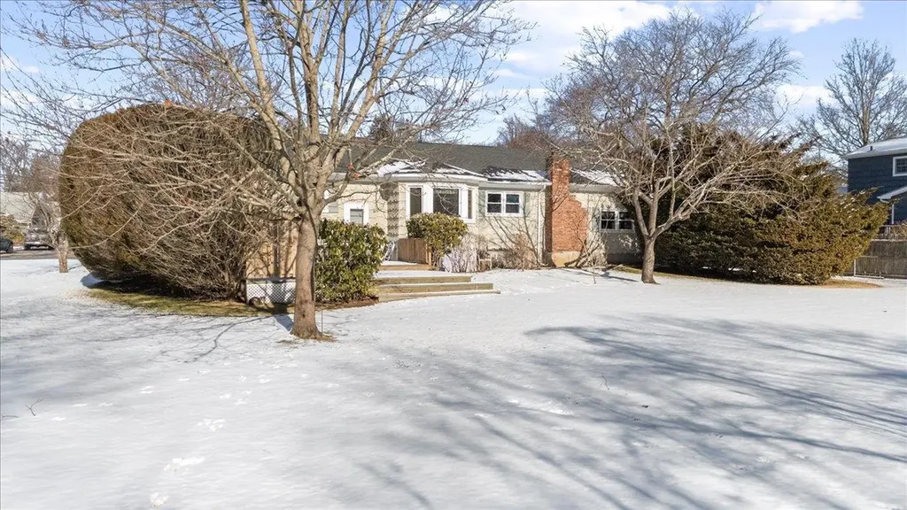 10 Angela Lane Bay Shore NY 11706
