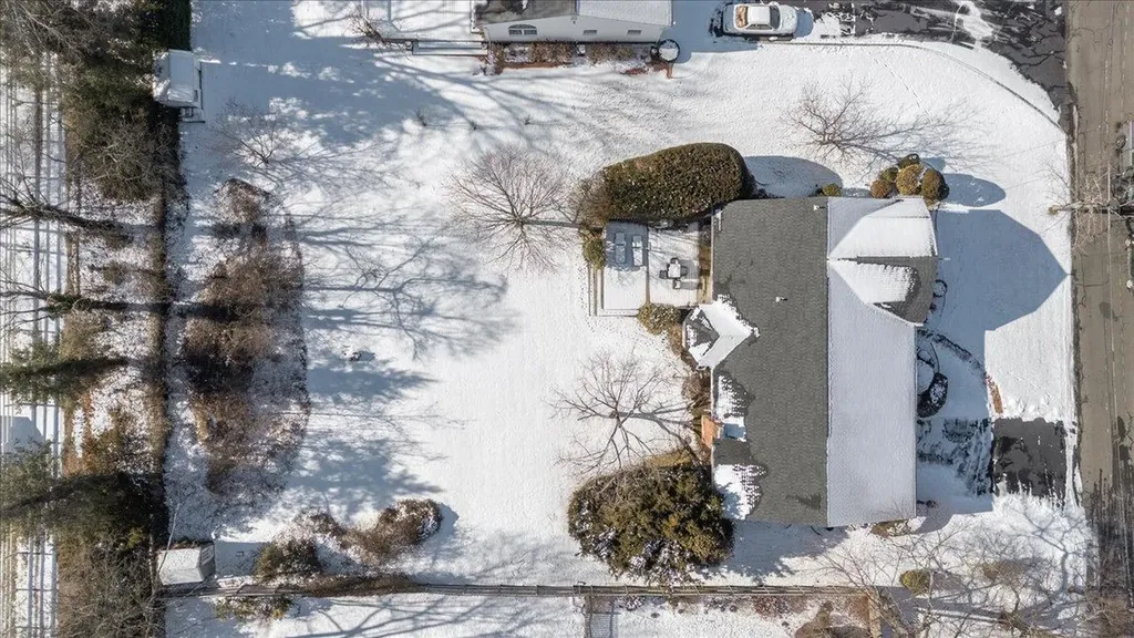 10 Angela Lane Bay Shore NY 11706