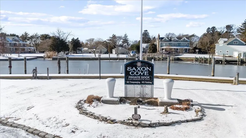 10 Angela Lane Bay Shore NY 11706