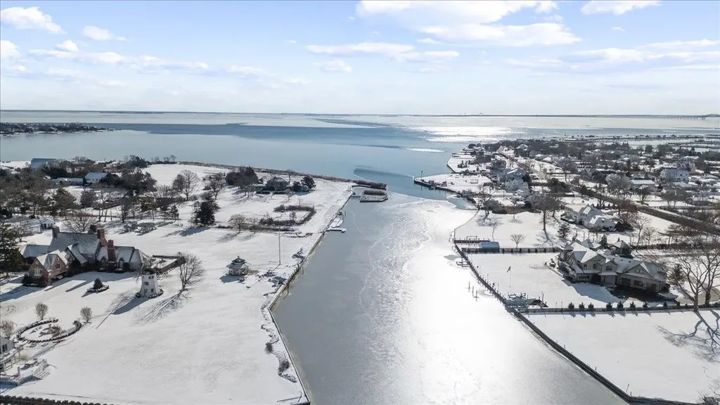 10 Angela Lane Bay Shore NY 11706