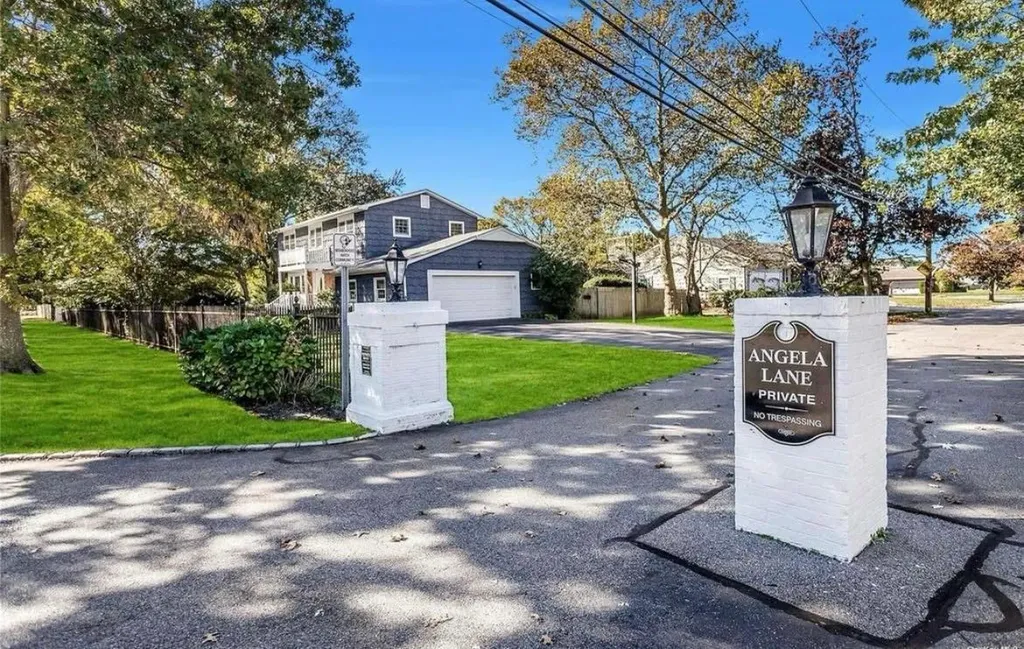 10 Angela Lane Bay Shore NY 11706