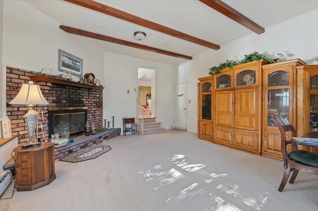 10 Angela Lane Bay Shore NY 11706