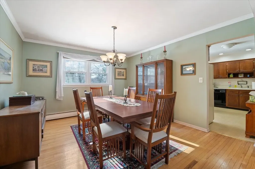10 Angela Lane Bay Shore NY 11706