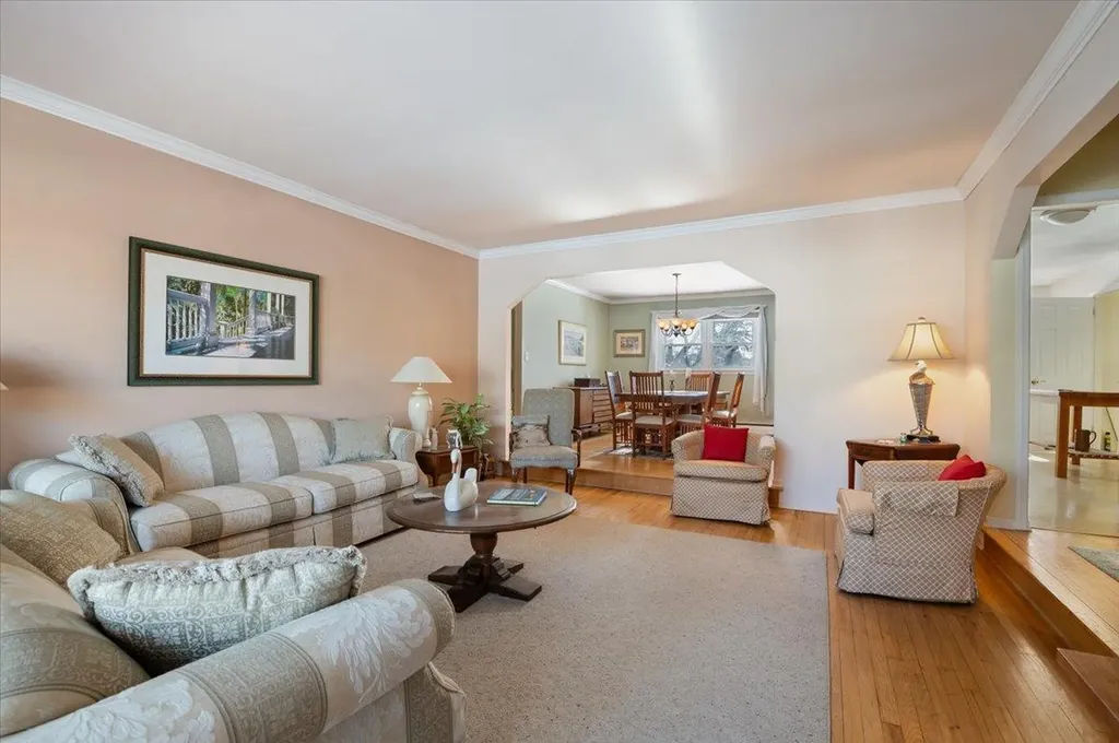 10 Angela Lane Bay Shore NY 11706