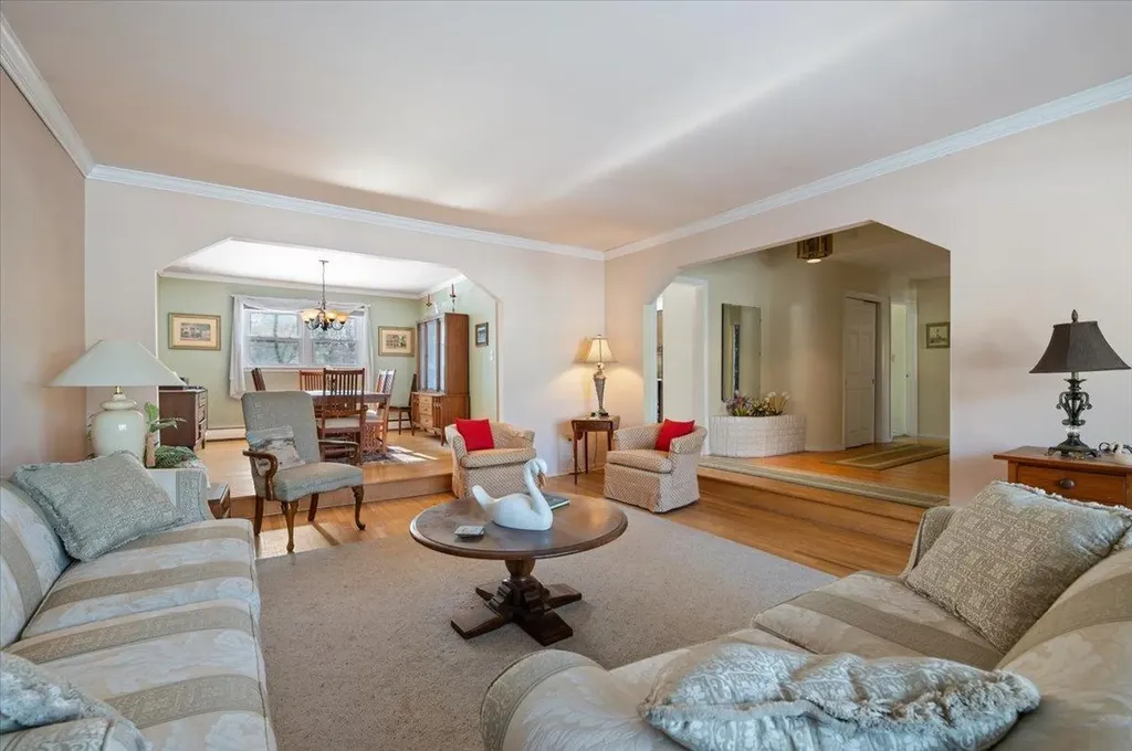 10 Angela Lane Bay Shore NY 11706