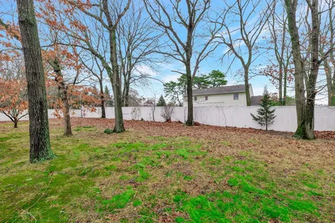 65 Woodview Lane Centereach NY 11720