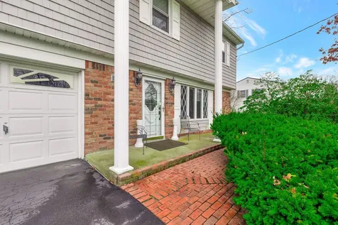 65 Woodview Lane Centereach NY 11720