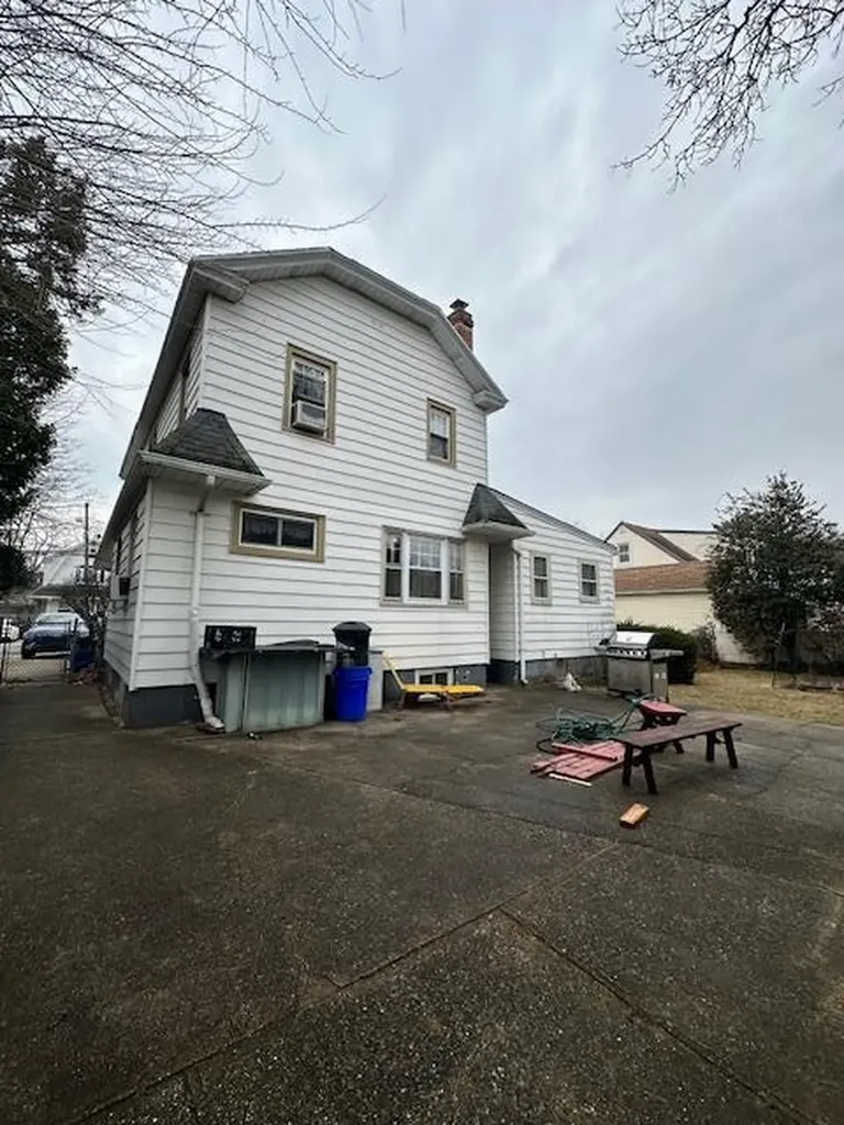 61 W Euclid Street Valley Stream NY 11580