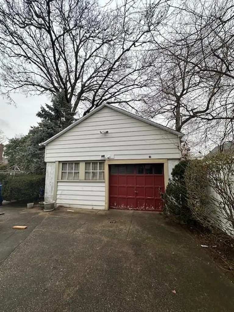 61 W Euclid Street Valley Stream NY 11580